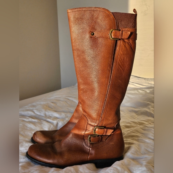 Boots - Picture 8 of 9